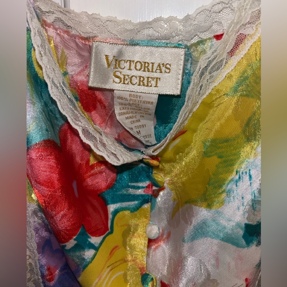 Victoria Secret - Picture 3 of 4